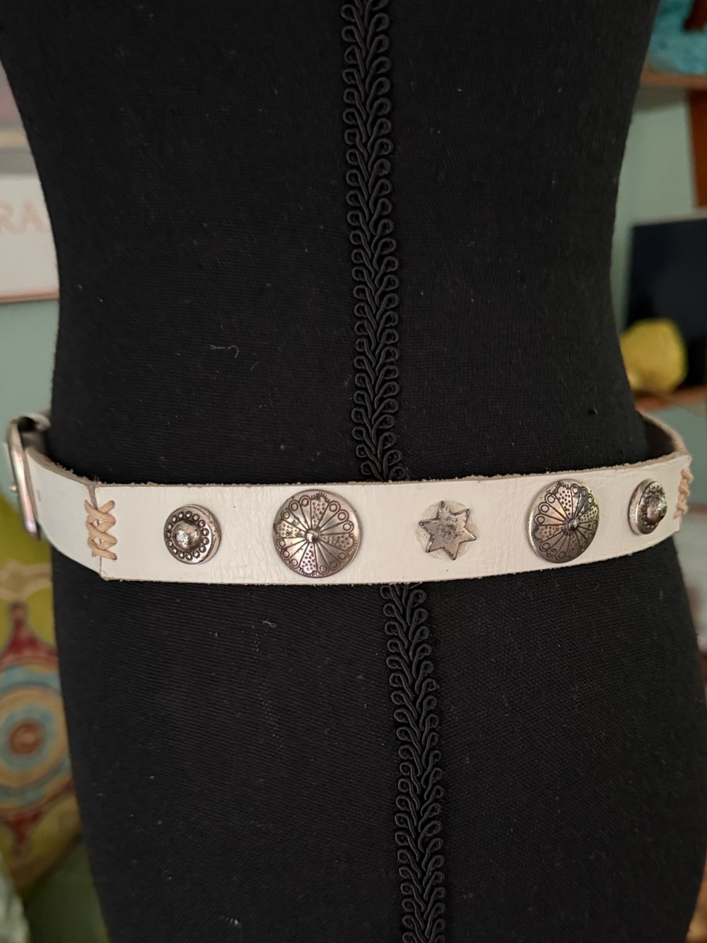Fossil White Leather Studded Belt with Silver Accents - Picture 3 of 8
